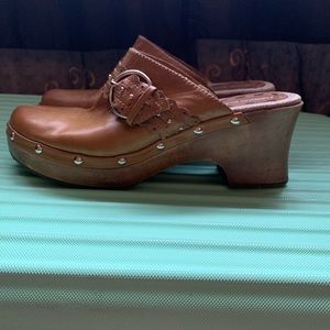 Women’s clog